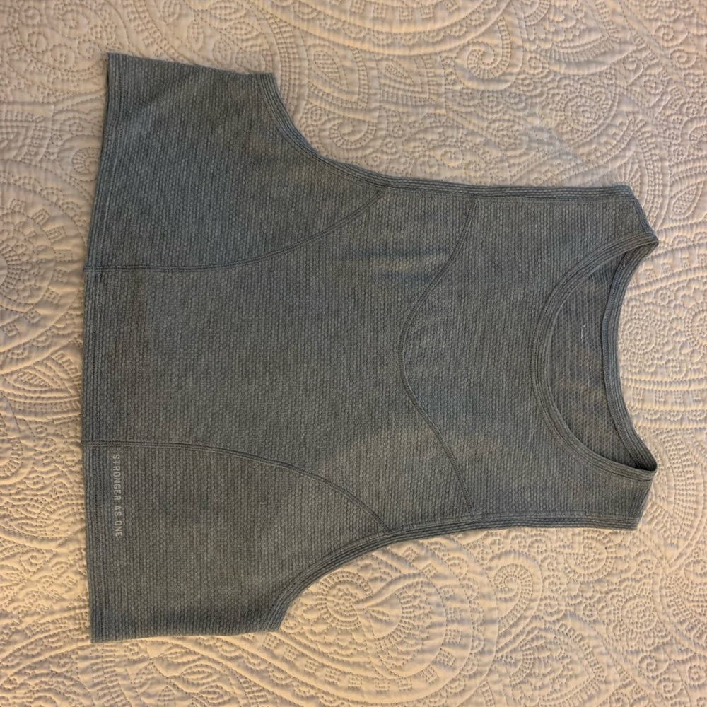 Lululemon top